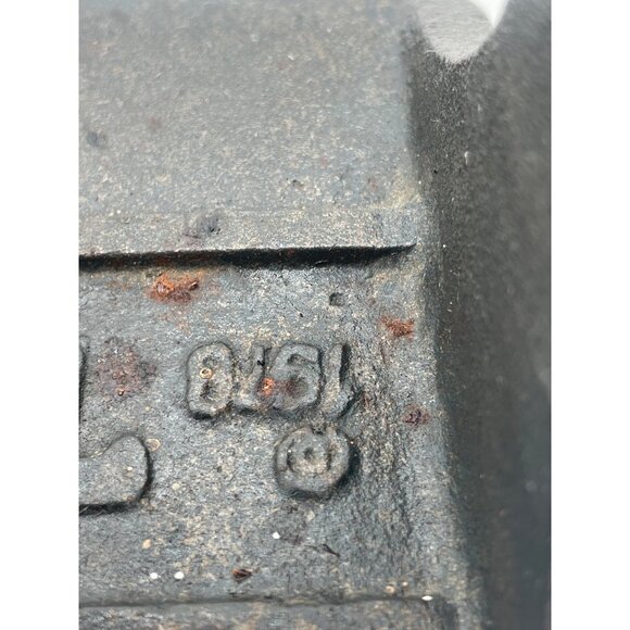 Vintage Taylor & Ng Bacon Press Cast Iron Wooden Handle Pig Design Home Kitchen - Picture 6 of 9